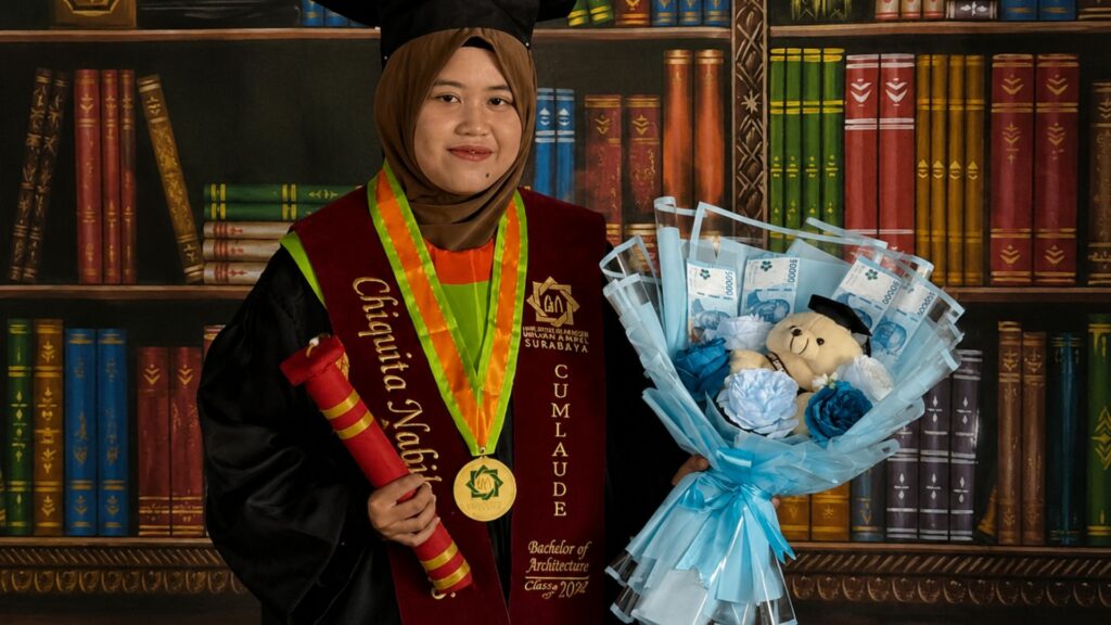 Chiquita Nabila Raih Gelar Sarjana Arsitektur UINSA dengan Predikat Cum Laude